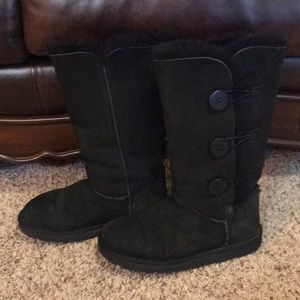 Ugg 3 button bailey boots size 8